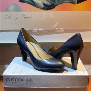 Geox Navy Pumps